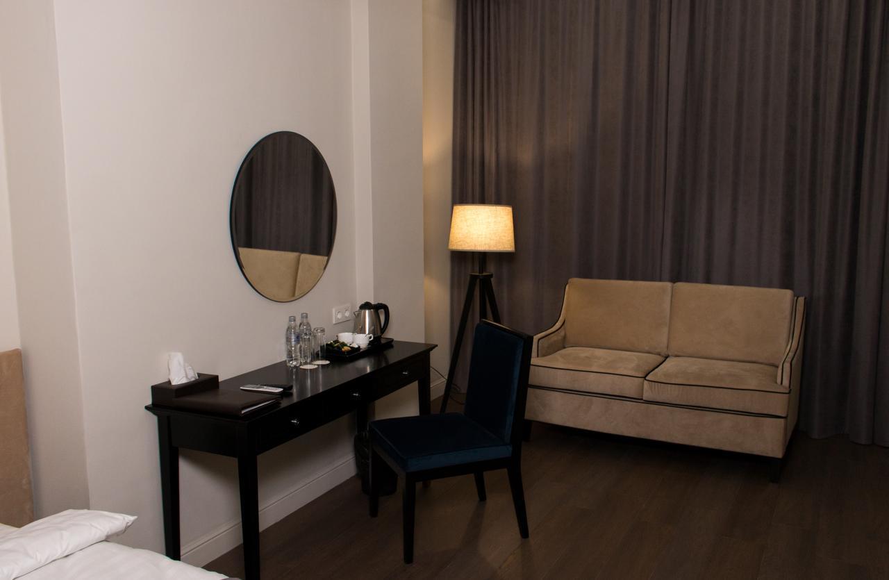 Madison Ave Hotel Bishkek Exterior foto