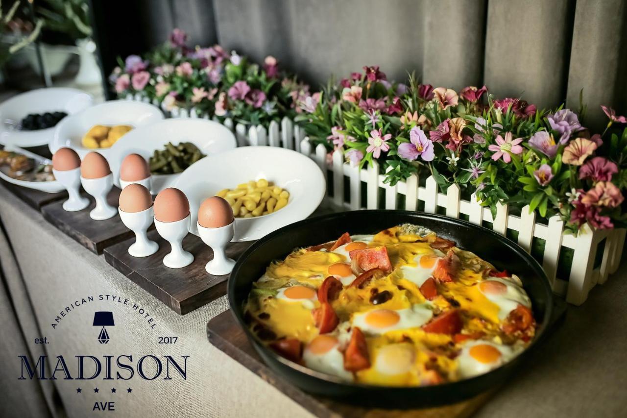 Madison Ave Hotel Bishkek Exterior foto